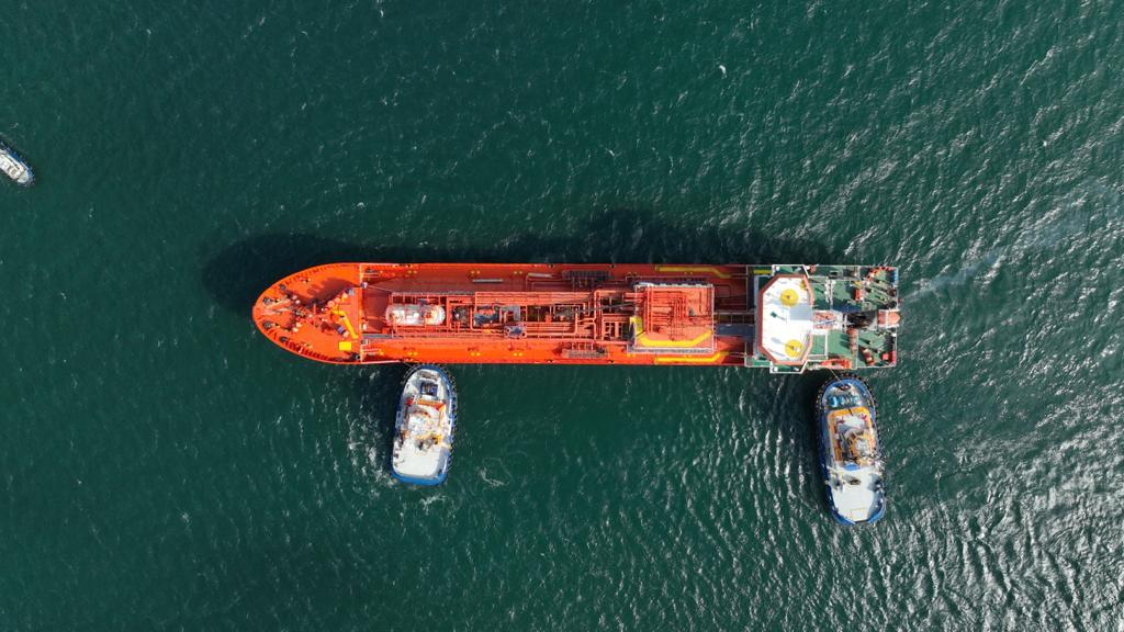 M/T Orinda under tug assistance, seen from above